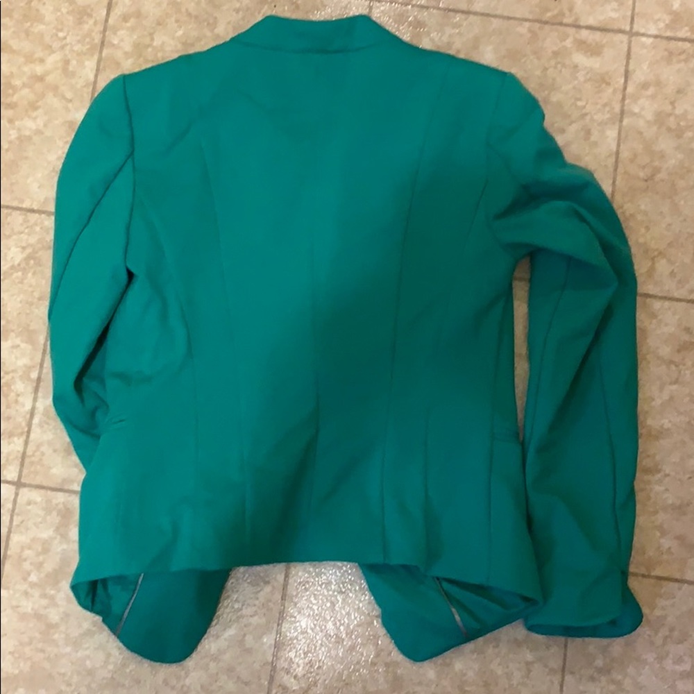 Blazer - Picture 5 of 5